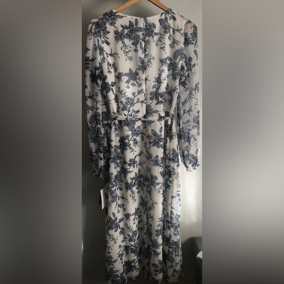 NWT Lauren Ralph Lauren Chiffon Blue and White Floral Maxi Dress Size 4 - Picture 5 of 8